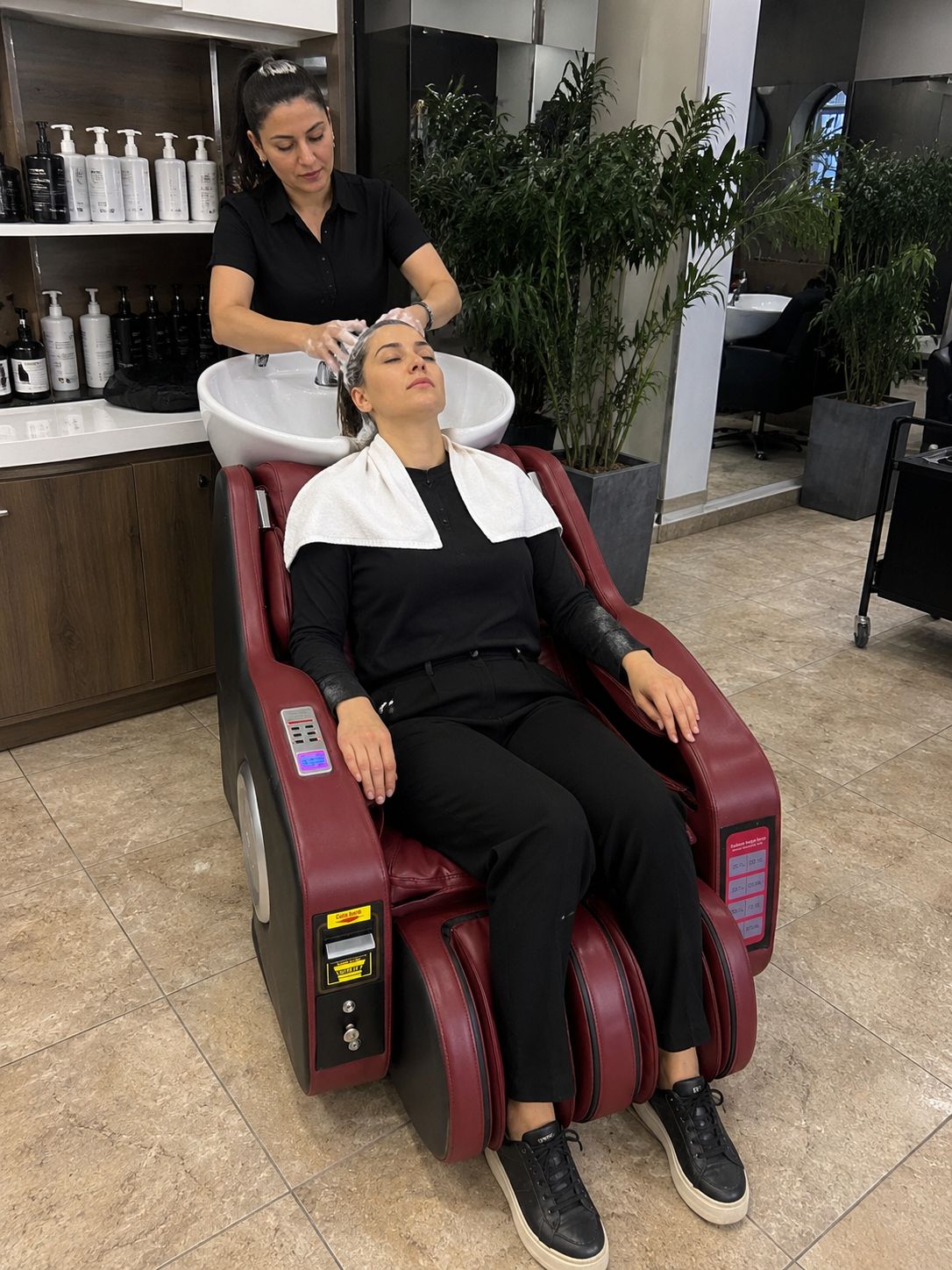 Massora X7 Ticari Masaj Koltuğu kırmızı salon kullanımı